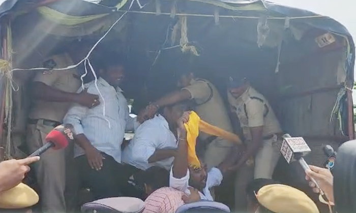 Tension Environment At Ap Assembly Between Police And Telugu Yuvatha Leaders, Te Tension Environment At Ap Assembly Between Police And Telugu Yuvatha Leaders, Te-TeluguStop.com