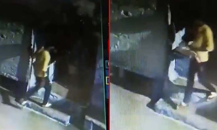  Thief Steals Inner Wear Of Women , Thief , Steal , Gwalior Region, Innerwear , W-TeluguStop.com