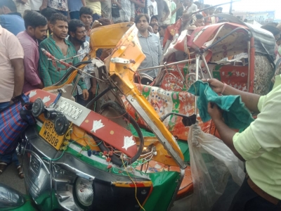  Three Killed As Tree Falls On Auto In Patna-TeluguStop.com