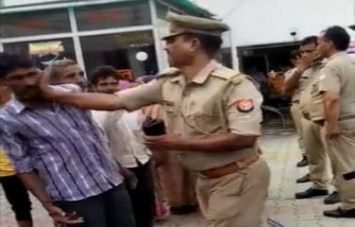 Up Inspector Sent To Lines For Slapping Complainant Up Inspector Sent To Lines For Slapping Complainant-TeluguStop.com