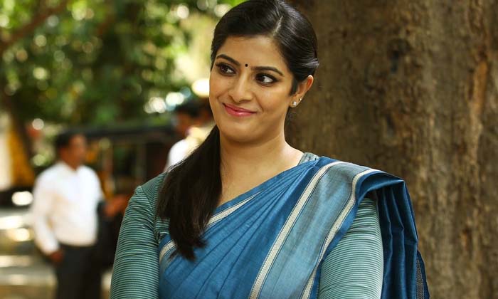  Varalashmi Sarat Kumar Movies List , Varalashmi Sarat Kumar, Zero Size , Villain-TeluguStop.com