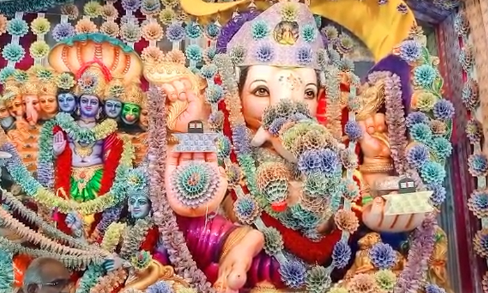  Vinayaka Idol Decorated With Two Crore Rupees Currency Notes In Guntur Mangalagi-TeluguStop.com