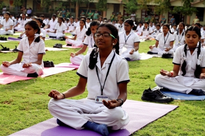  Yoga To Be Compulsory For School Students In Up-TeluguStop.com