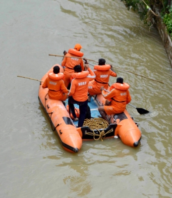  Yogi Directs 47 Ndrf, Sdrf Teams To Work In Flood-hit Areas-TeluguStop.com