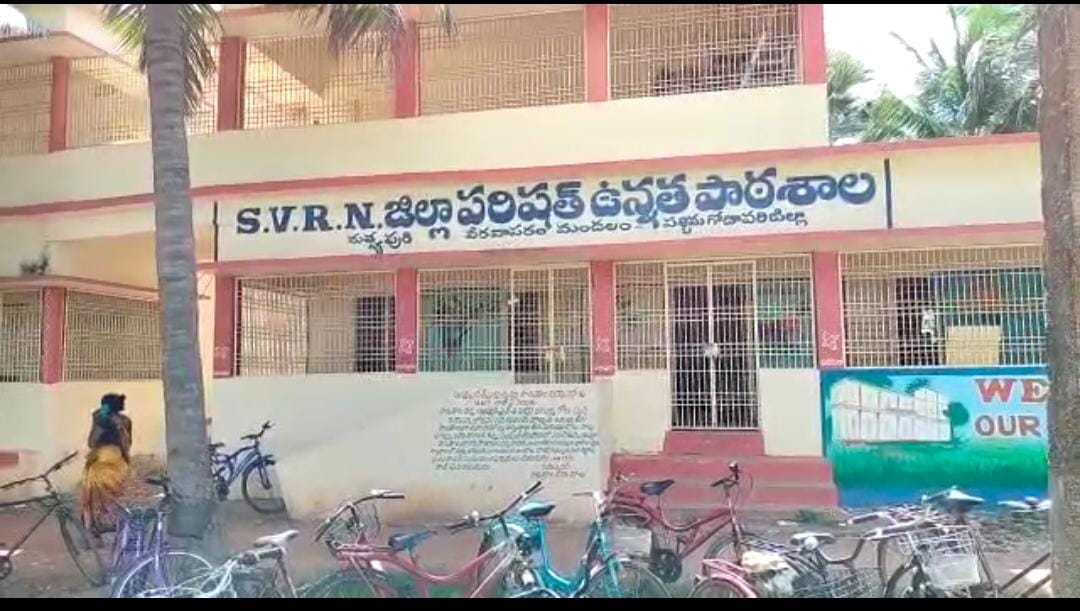  Clash Of Students In West Godavari District Matsyapuri-TeluguStop.com