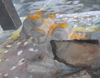  Nandi Idol Destroyed In Ancient Temple-TeluguStop.com