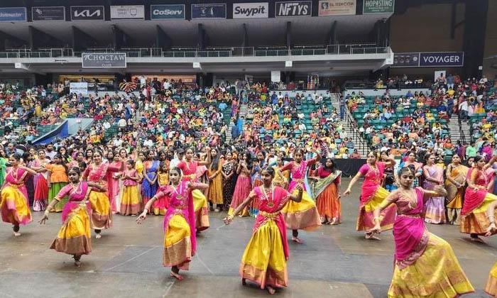  Bathukamma In America Dallas Is Crowded With 15 Thousand Telugu People , Bathuka-TeluguStop.com