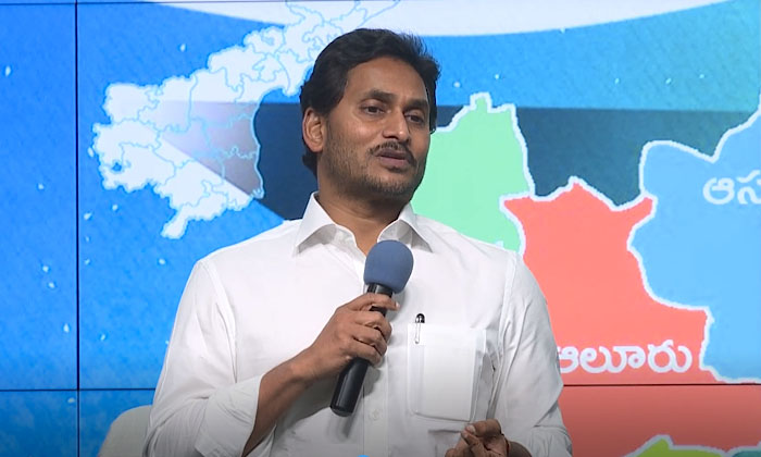  Cm Ys Jagan Met With Workers Of Kurnool District Alur Constituency In The Camp-TeluguStop.com