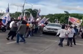  Ministers' Cars Attacked. Tension At Visakha Airport-TeluguStop.com