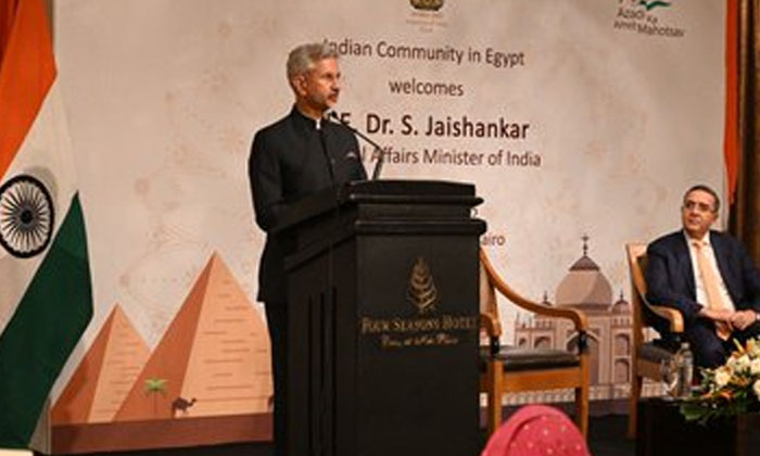 External Affairs Minister Jaishankar Meets Indian Diaspora In Egypt External Aff External Affairs Minister Jaishankar Meets Indian Diaspora In Egypt External Aff-TeluguStop.com
