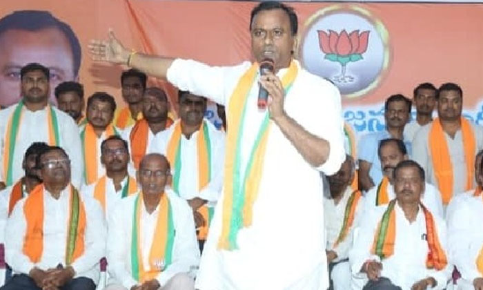  Komati Reddy Raj Gopal Reddy Came Out With A Huge Rally To File His Nomination-TeluguStop.com