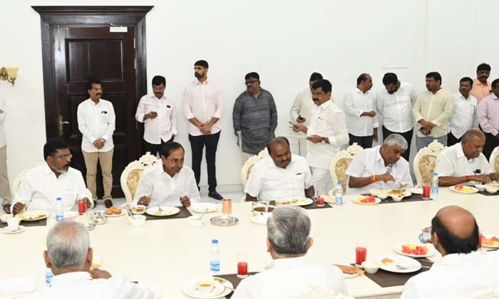  On The Invitation Of Cm Kcr, The Chief Guests Were H.d. Kumaraswamy, Mla , Cm K-TeluguStop.com