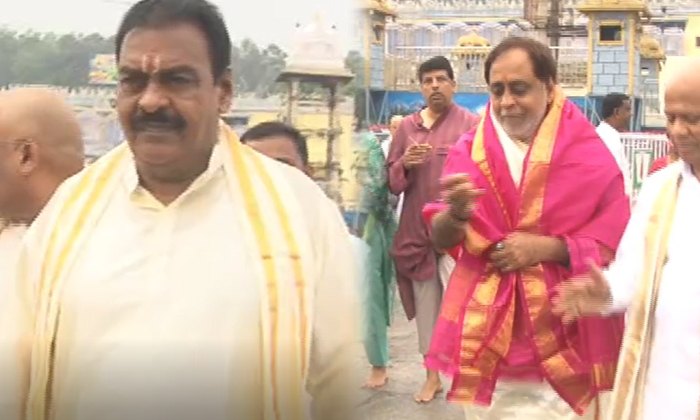  Many Celebrities Have Visited Tirumala Srivara, Ycp Mla Rapaka Varaprasad, Rapak-TeluguStop.com