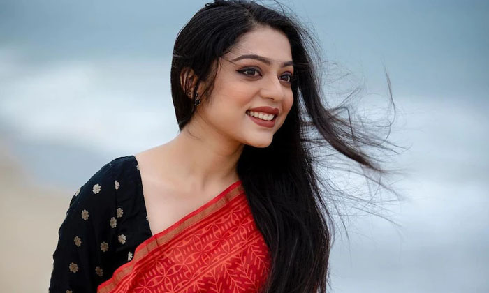  Heroine Crazy About Ntr Chance Varsha Bollamma , Ntr, Varsha Bollamma , Swathi-TeluguStop.com