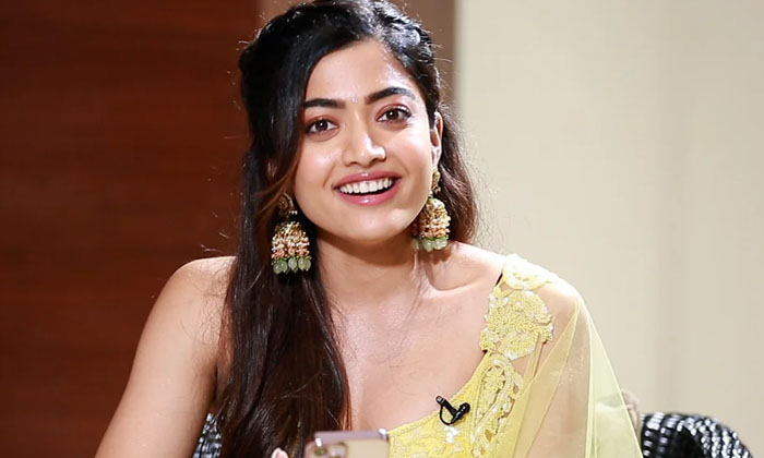  I Dont Have Enough Time Rashmikas Shocking Comments About Love Life Rashmika's ,-TeluguStop.com