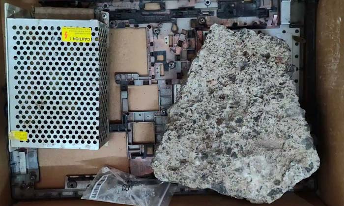  Viral: Shockingly, A Stone Was Sent In A Parcel Instead Of A Laptop , Laptop , S-TeluguStop.com