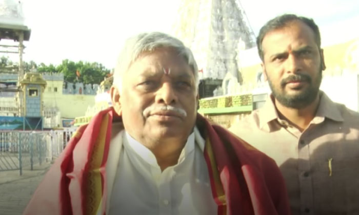  Celebrities Who Visited Tirumala , Mla Anagani Sathyaprasad, Former Mla Jyotula-TeluguStop.com