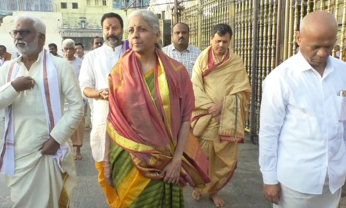  Union Finance Minister Nirmala Sitharaman Visited Tirumala Union Finance Minis-TeluguStop.com