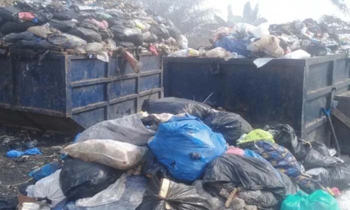  Municipal Staff Found A Suspicious Cover In The Garbage , Wastage , Female Child-TeluguStop.com
