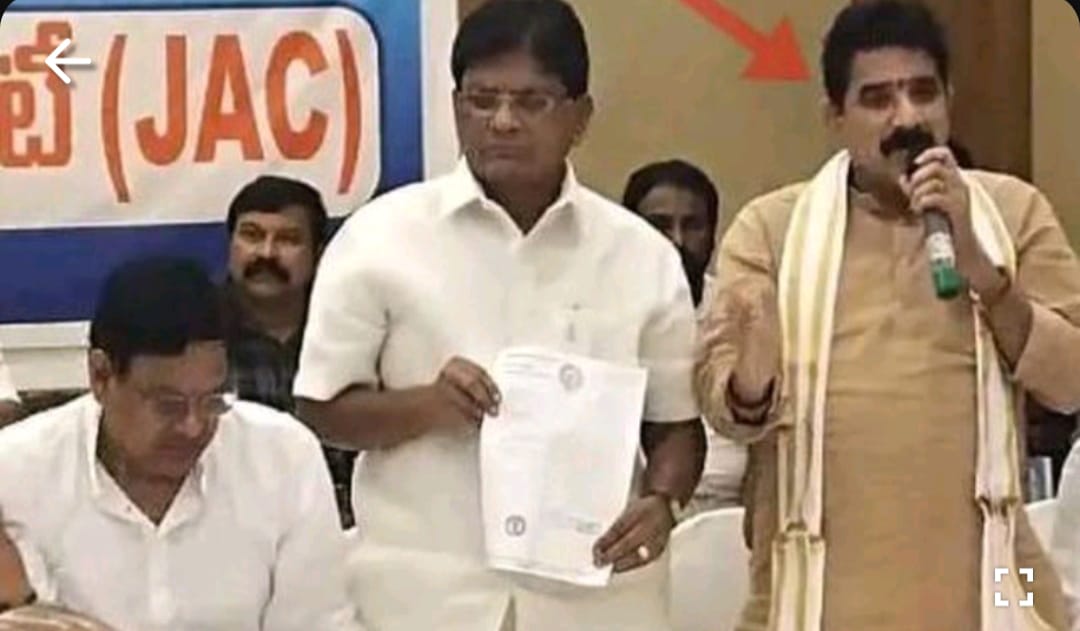  Ycp Mla Resigns In Support Of Decentralization..!-TeluguStop.com