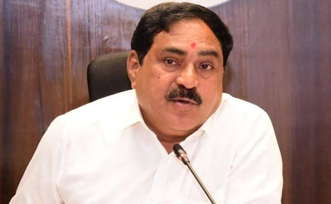  Criticisms On Minister Errabelli And Komati Reddy-TeluguStop.com