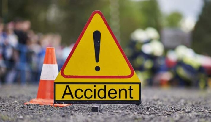  Road Accident In Hyderabad. .. 2 People Dead-TeluguStop.com