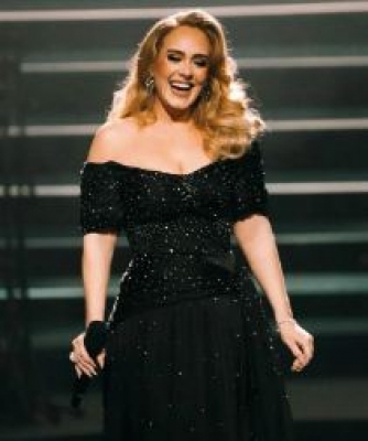  Adele Has A Fangirl Moment When She Meets Her Idol Gabrielle-TeluguStop.com