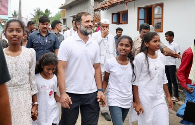  Amid Heavy Drizzle, Rahul Addresses Public Meet In Mysuru-TeluguStop.com