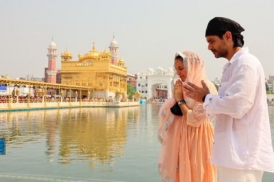  Angad, Neha Dhupia Celebrate Son's First Birthday At Golden Temple-TeluguStop.com