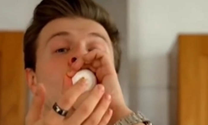  Is It So Easy To Peel A Boiled Egg Video Viral , Boiled Egg, Boiled Egg Peeling-TeluguStop.com