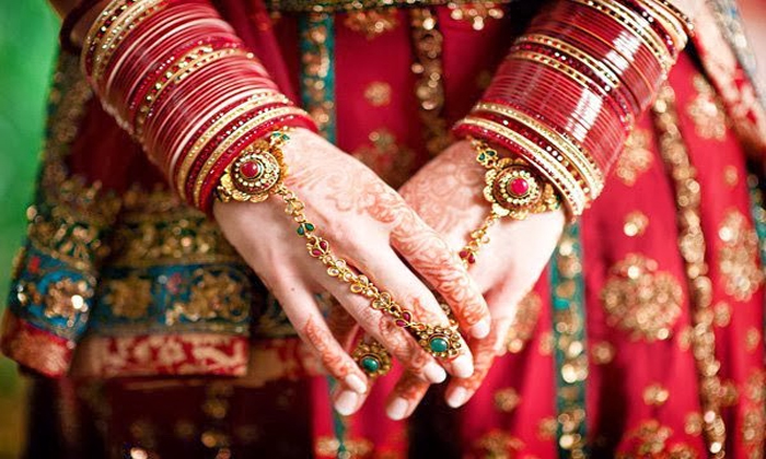  Bride Groom Decamps With Gold And Mony In Uttar Pradesh Details, Bride Groom Dec-TeluguStop.com