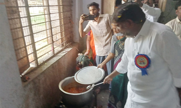  Clp Bhatti Vikramarka Visits Bc Gurukula Kalashala In Khammam Bonakal Mandal, Cl-TeluguStop.com