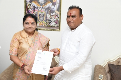  Congress Mla Resigns From Gujarat Assembly-TeluguStop.com