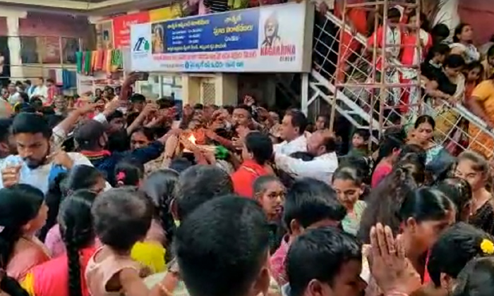  Devotees Rush At Basara Sri Saraswati Temple, Basara,sri Saraswati Temple, Devot-TeluguStop.com