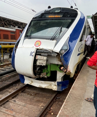  Defiled In Cattle Hit, Vande Bharat Express Train Undergoes A 'nose-job'-TeluguStop.com