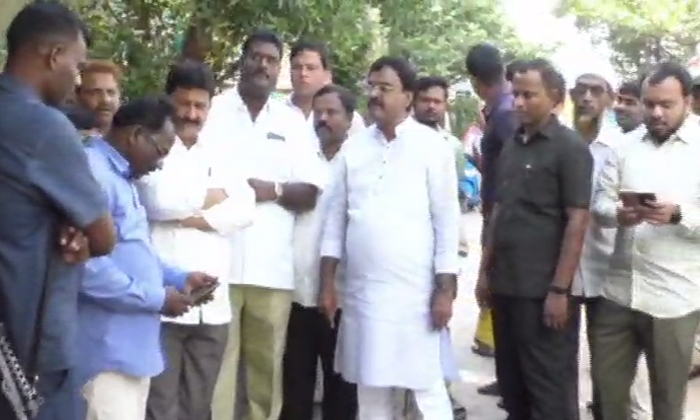  Deputy Cm Amzad Basha Angry In Gadapa Gadapaku Mana Prabhutvam, Deputy Cm Amzad-TeluguStop.com