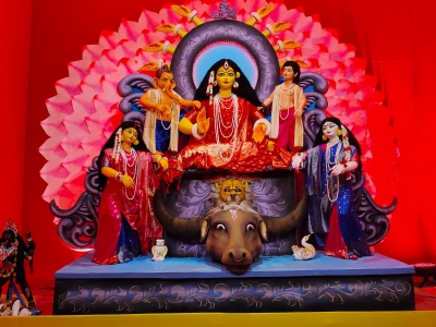  Despite Floods, Assam's Silchar Town Celebrates Durga Puja With Enthusiasm-TeluguStop.com