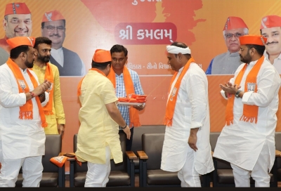 Former Gujarat Cong Mla Ribadiya Joins Bjp Former Gujarat Cong Mla Ribadiya Joins Bjp-TeluguStop.com