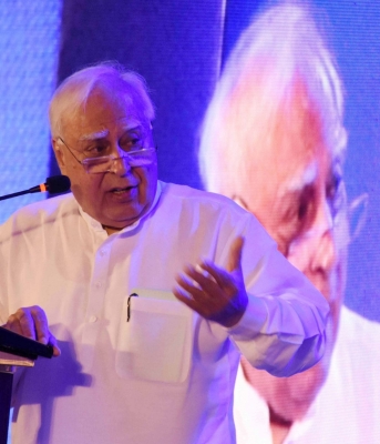  'freezing Democracy', Sibal Slams Ec Over Sena Symbol Freeze-TeluguStop.com