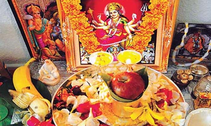  By Worshiping Goddess Lakshmi In Navratri Like This, Will You Get Rid Of Debts,-TeluguStop.com