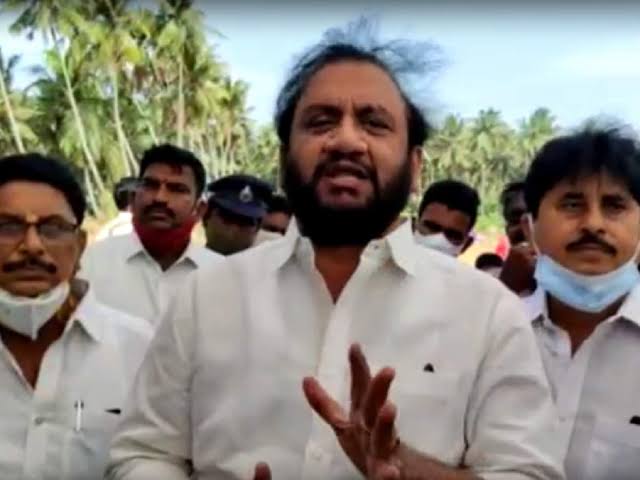  Mla Nallapureddy Prasanna Kumar Reddy Hot Comments On Pawan-TeluguStop.com