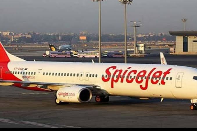  Accident To Spice Jet At Shamshabad Airport-TeluguStop.com