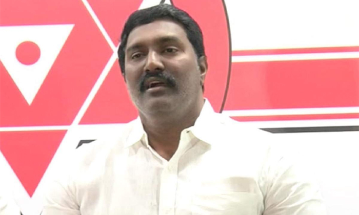  Janasena Party Pothina Venkata Mahesh Fires On Ycp Government Three Capitals Det-TeluguStop.com