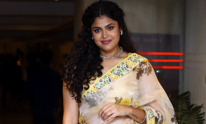  Jathiratnalu Faria Abdullah Next Movie Coming Soon , Faria Abdullah, Flim News,-TeluguStop.com