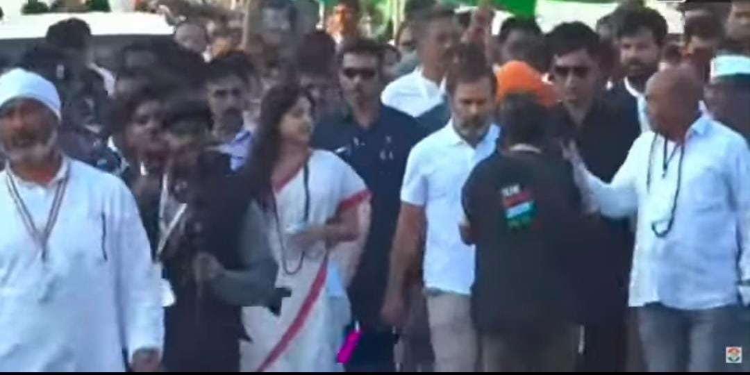  Poonam Kaur Supports Rahul In Bharat Jodo Yatra-TeluguStop.com