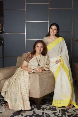  Kajol, Revathi Seek Blessings From Goddess Durga For Their Film 'salaam Venky'-TeluguStop.com