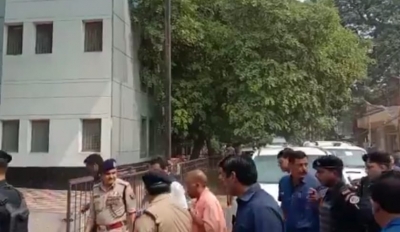  Kanpur Bus Accident: Yogi Visits Injured In Hospital-TeluguStop.com