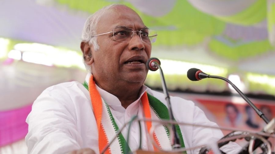  Mallikarjuna Kharge Resigns As Leader Of Opposition In Rajya Sabha-TeluguStop.com