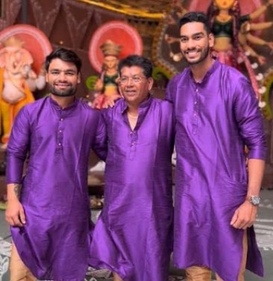  Kkr Head Coach Pandit, Players Rinku, Venkatesh Take Part In Durga Puja Celebrat-TeluguStop.com