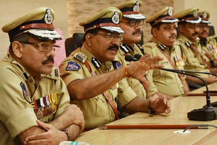  Bomb Plot Foiled In Hyderabad-TeluguStop.com